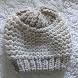 Cozy Knit Women's Beanie - Cream